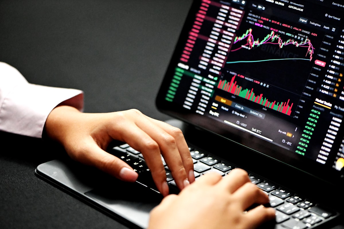 Ilustrasi dollar cost averaging emas strategi minim risiko