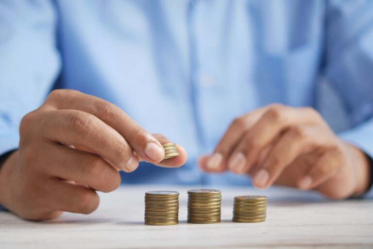 Mengurangi risiko finansial dengan emas secara bijak