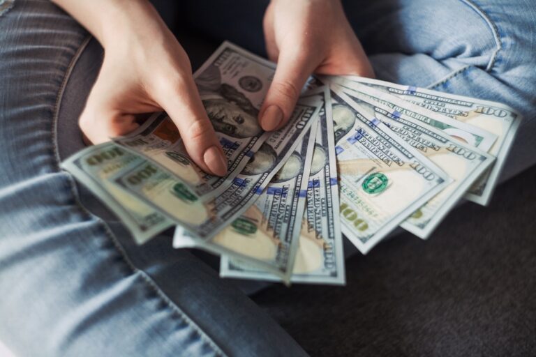 Ilustrasi multiple income streams membangun banyak sumber penghasilan