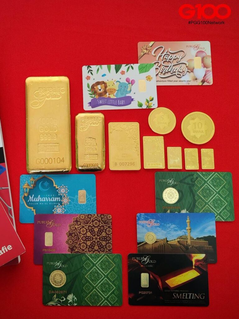 Emas batangan dan kartu Public Gold sebagai ilustrasi evaluasi keuangan akhir tahun 2026